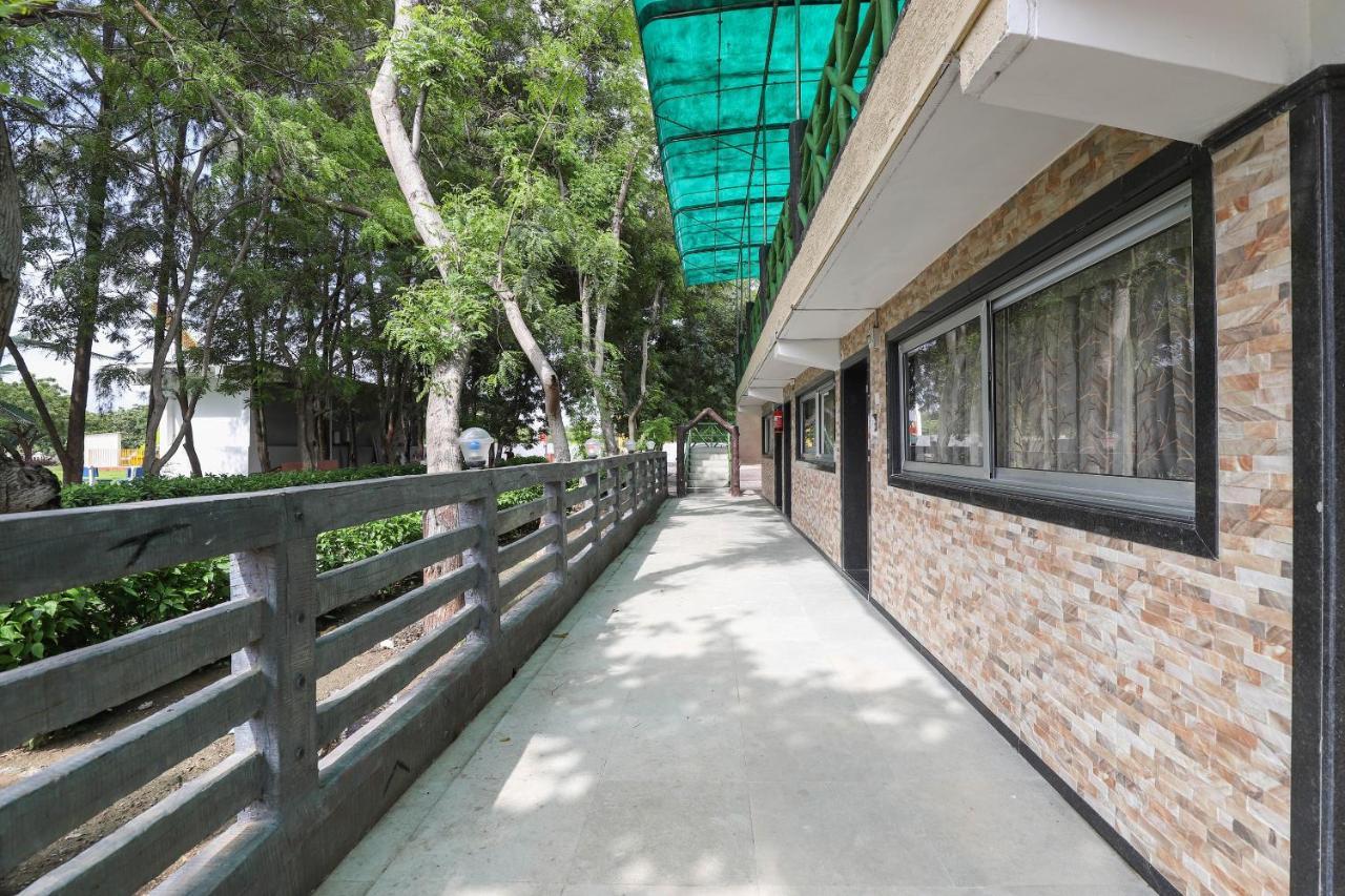 Capital O 49279 Chhab Chhaba Chhab Water Fun Park&Resort Damka Exterior foto