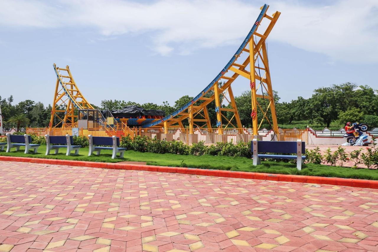 Capital O 49279 Chhab Chhaba Chhab Water Fun Park&Resort Damka Exterior foto