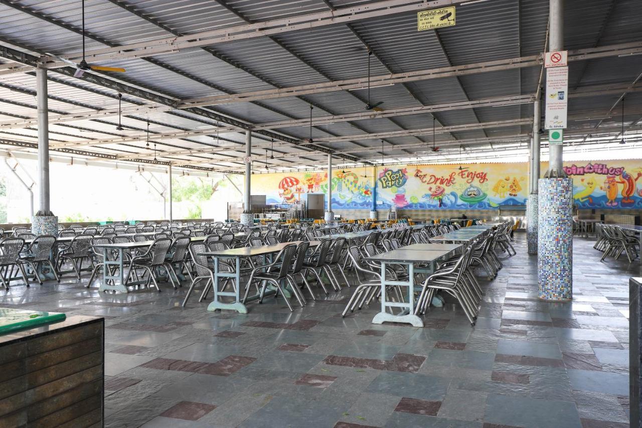 Capital O 49279 Chhab Chhaba Chhab Water Fun Park&Resort Damka Exterior foto